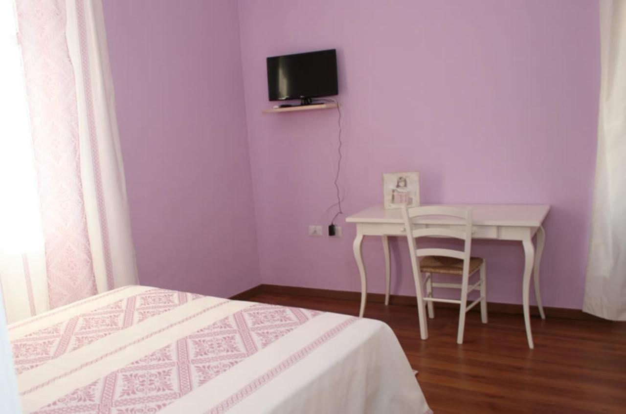 Guest House Le Gemelle Luras Εξωτερικό φωτογραφία