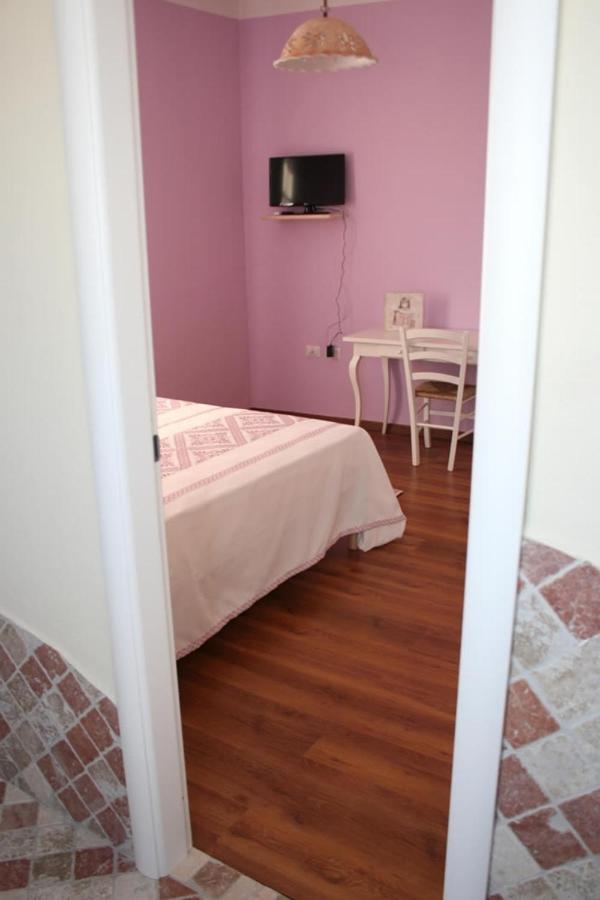 Guest House Le Gemelle Luras Εξωτερικό φωτογραφία