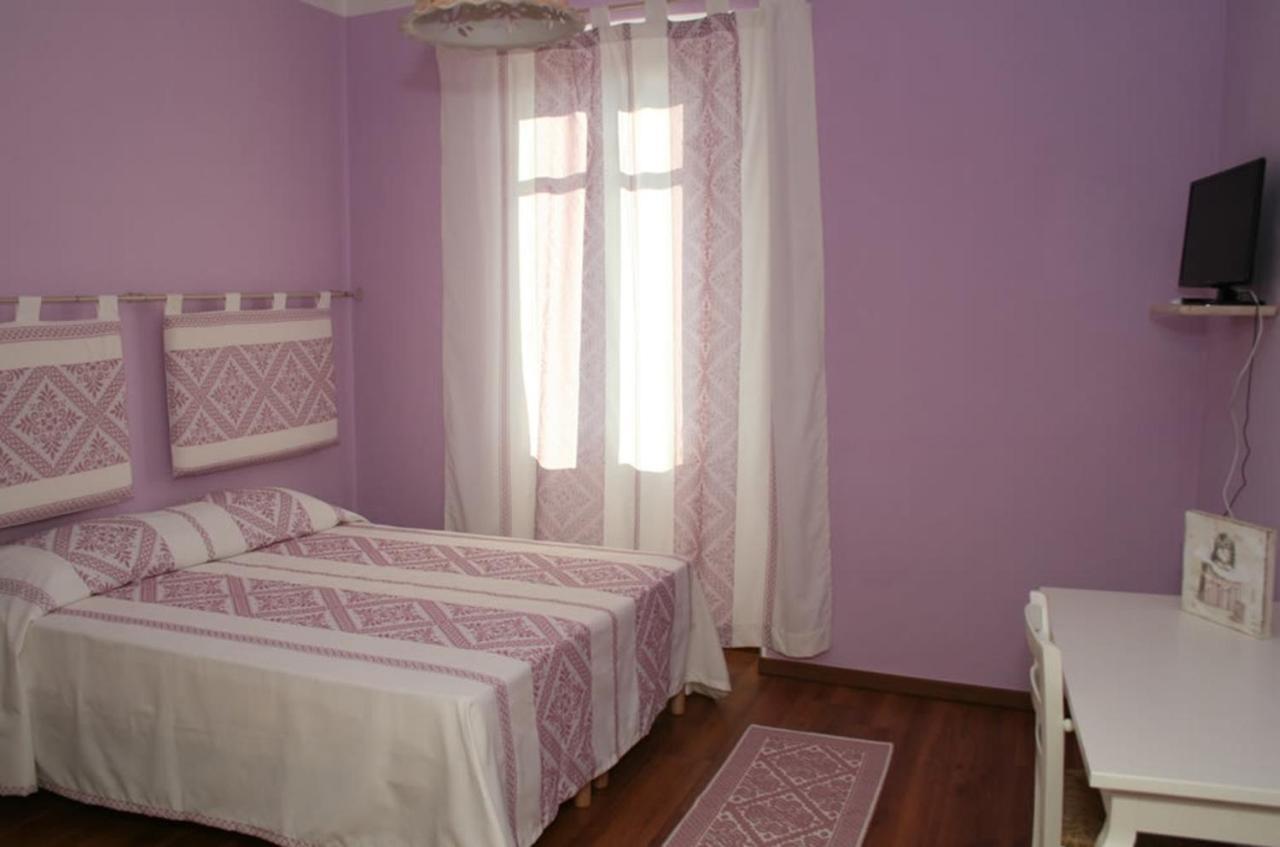 Guest House Le Gemelle Luras Εξωτερικό φωτογραφία