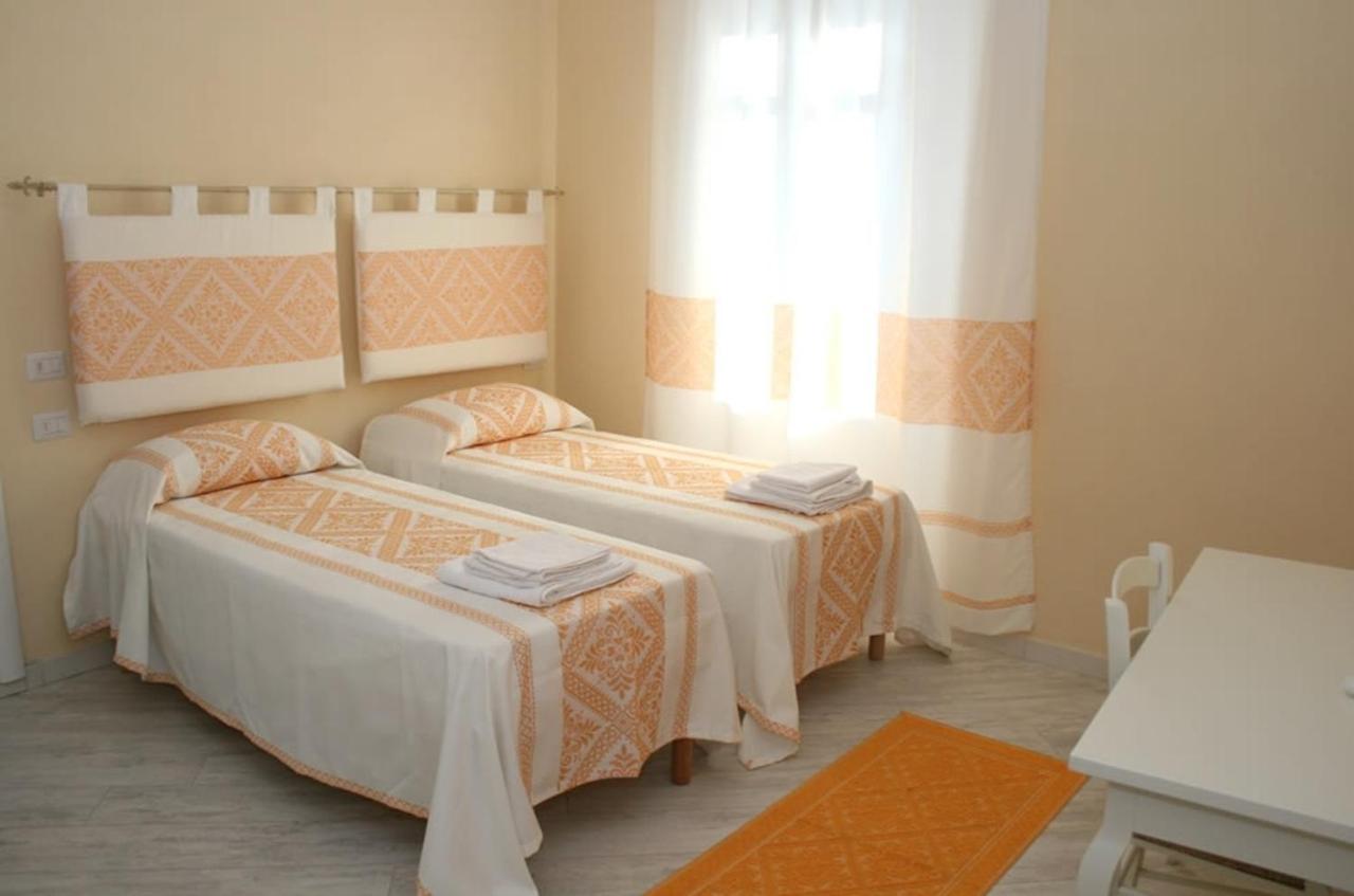 Guest House Le Gemelle Luras Δωμάτιο φωτογραφία