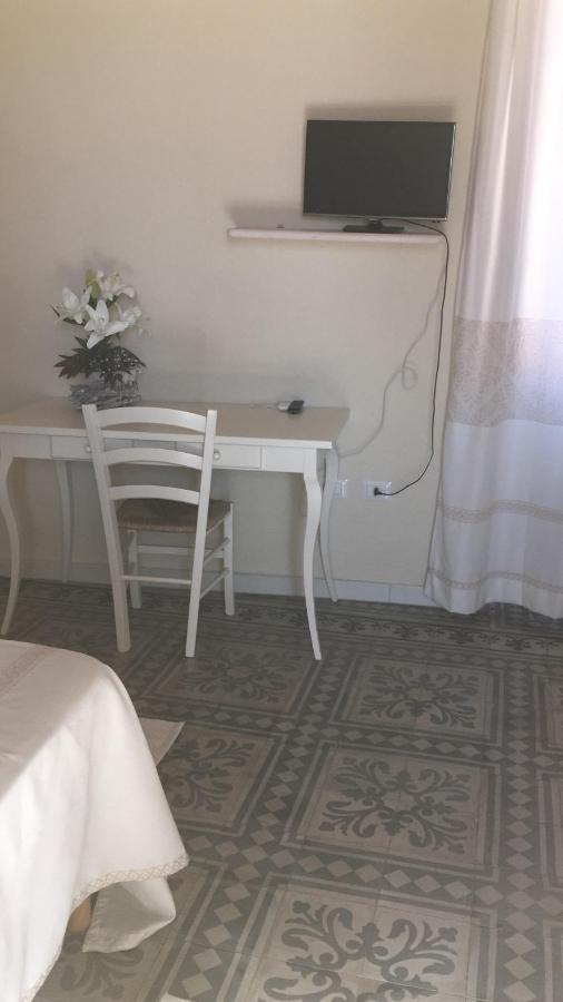 Guest House Le Gemelle Luras Εξωτερικό φωτογραφία