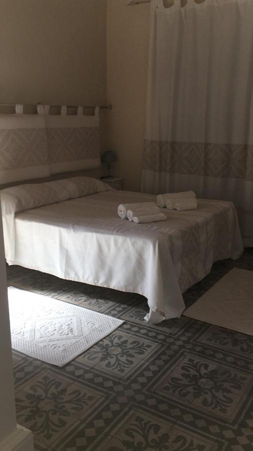 Guest House Le Gemelle Luras Εξωτερικό φωτογραφία