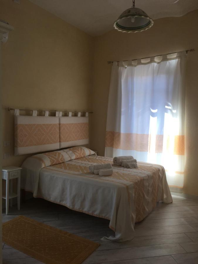 Guest House Le Gemelle Luras Εξωτερικό φωτογραφία